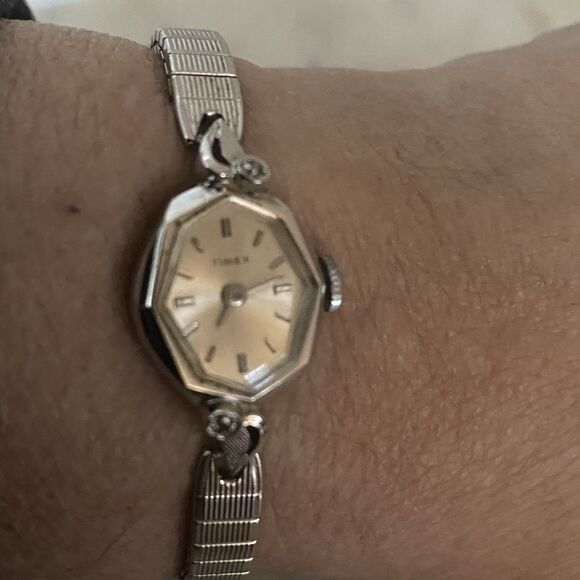 Timex Women's Watch Silver Toned Stretch Band Vintage Wind Up Dainty - Picture 5 of 10